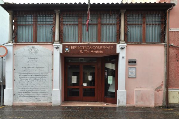 Esterno biblioteca